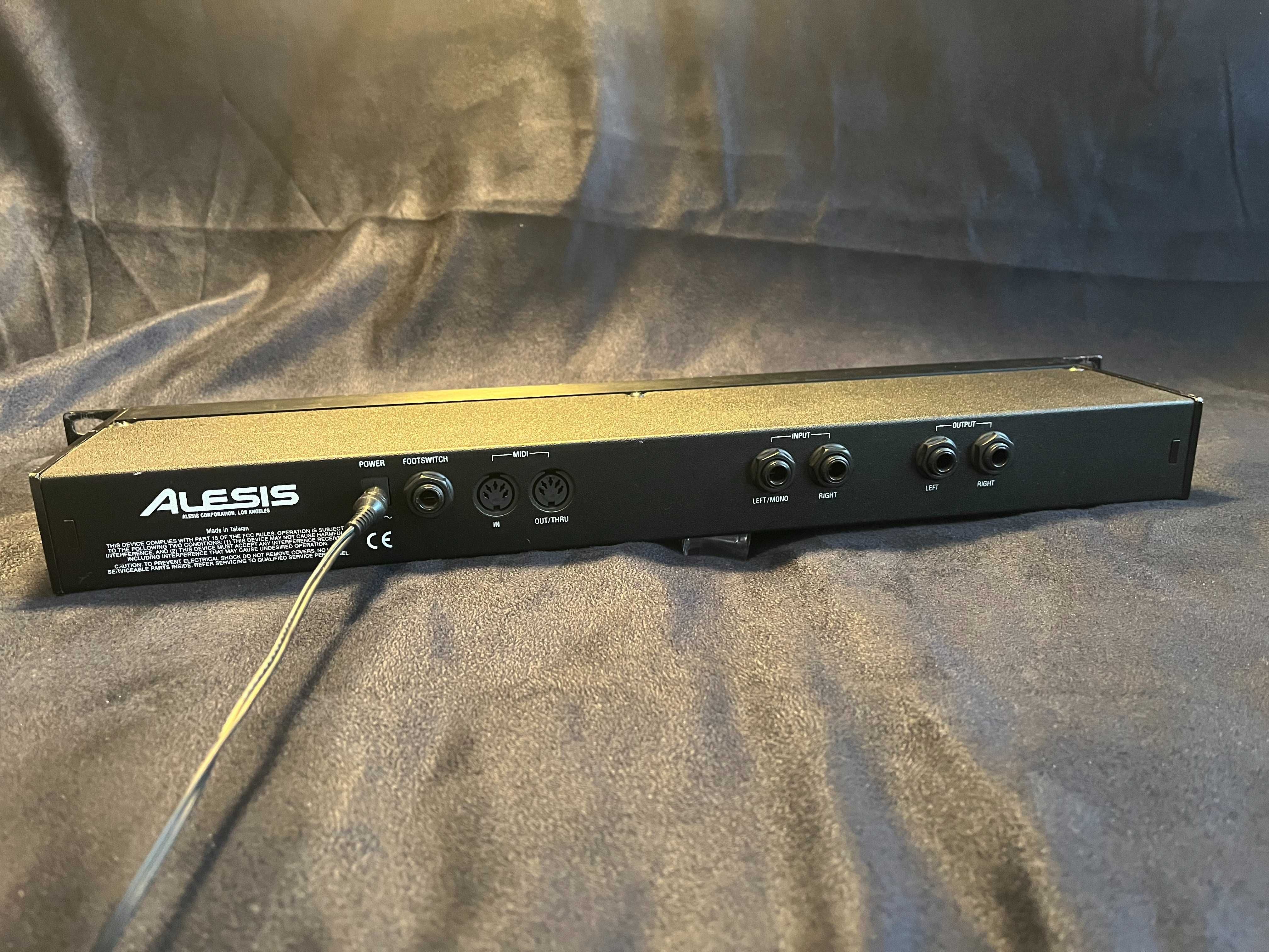 Alesis MicroVerb 4 - multiekfet + gratis!