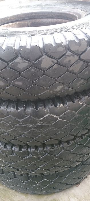 Резина на вантажівки