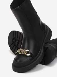 Buty czarne botki złoty łańcuch
