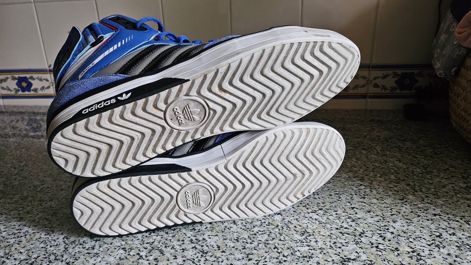 Sapatilhas Adidas de basquetebol