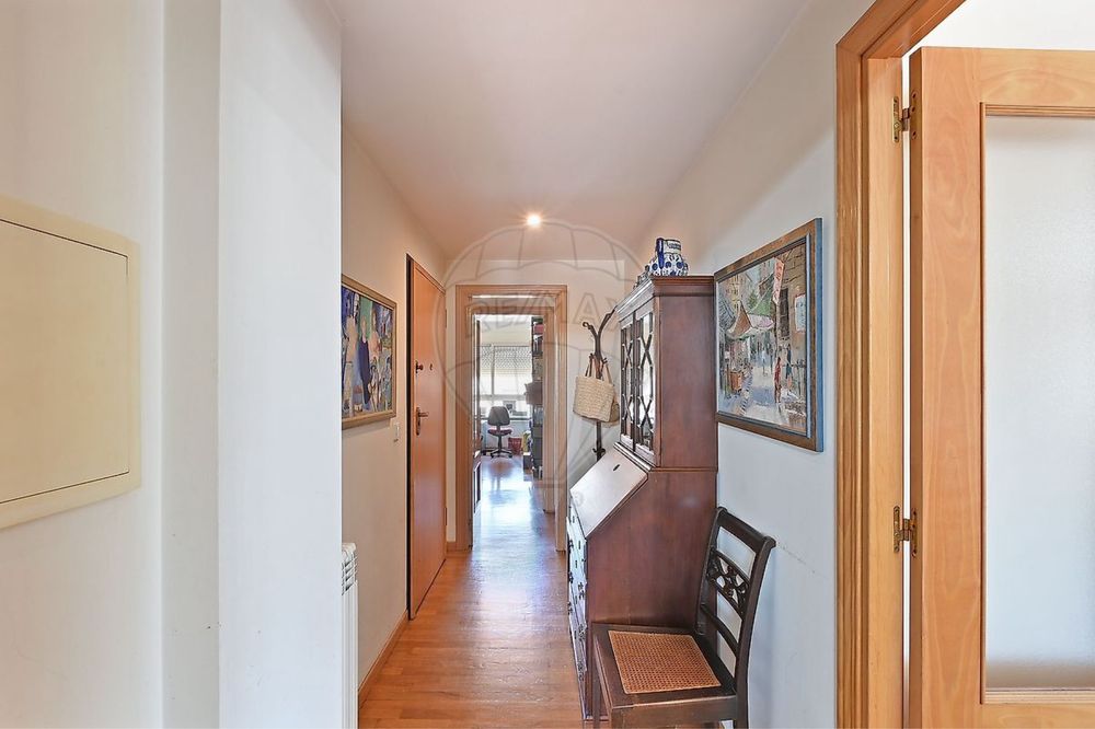 Apartamento T4 de três frentes