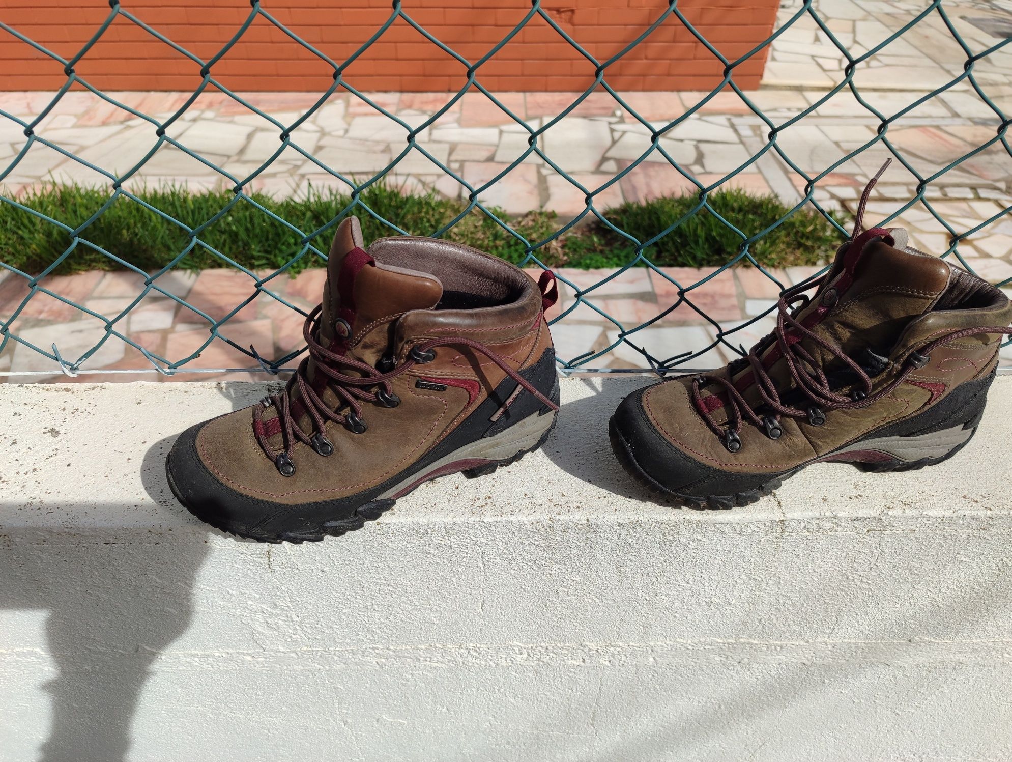 Bota Merrell á prova d'agua