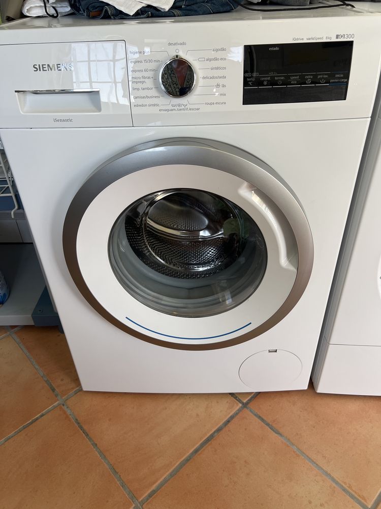 Maquina de lavar Siemens com 5 anos em excelente estado.