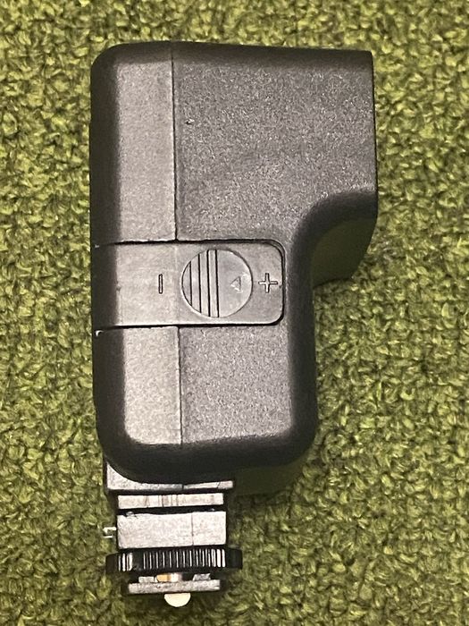 Продам фотовспышку