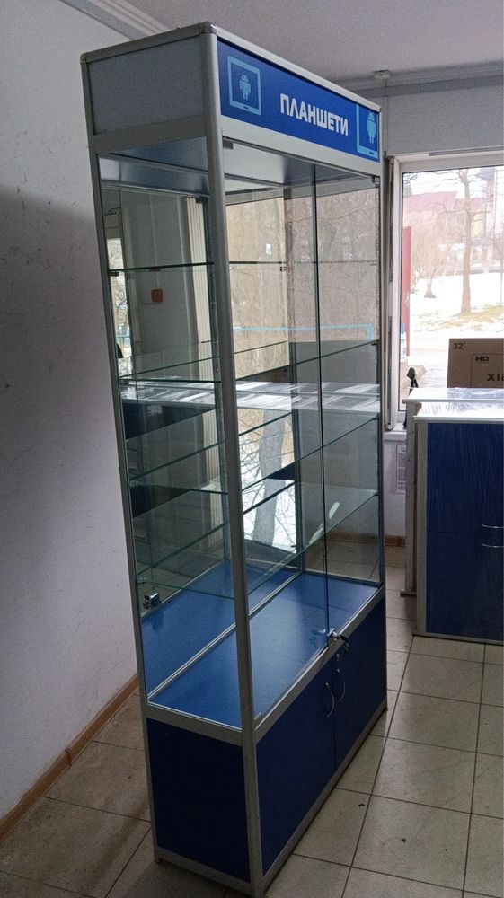 Торгове обладнання. Вітрини з алюмінієвого профілю та скла