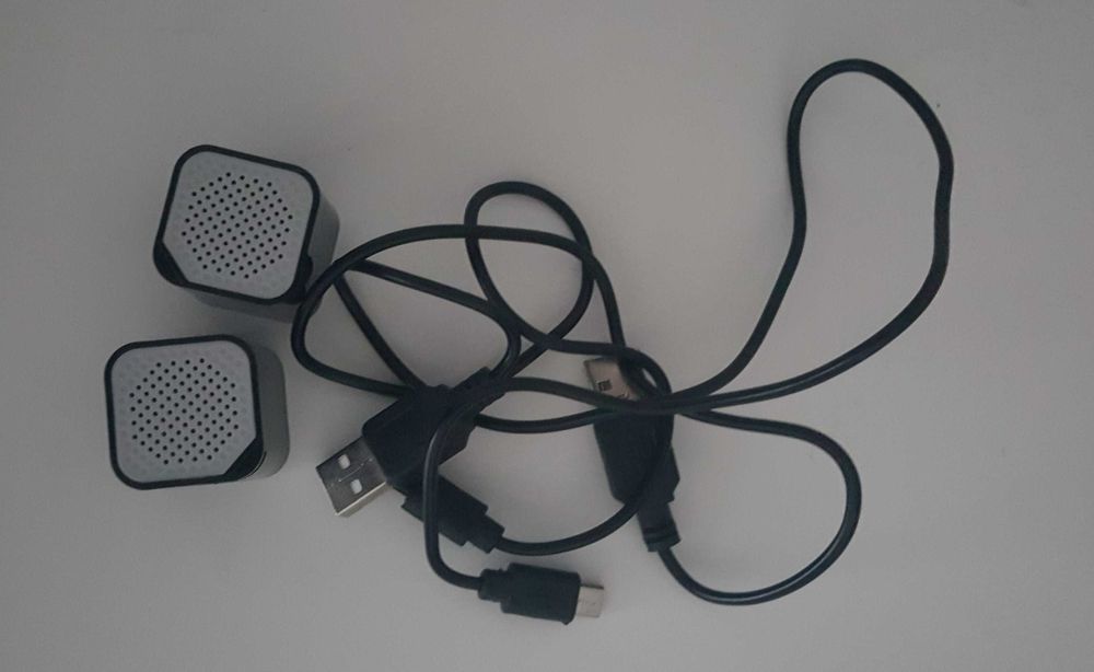 Fios, carregadores e afins