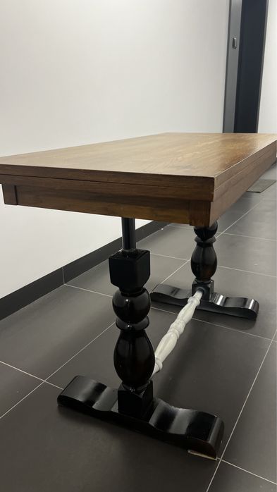 Śliczny funkcjonalny stół