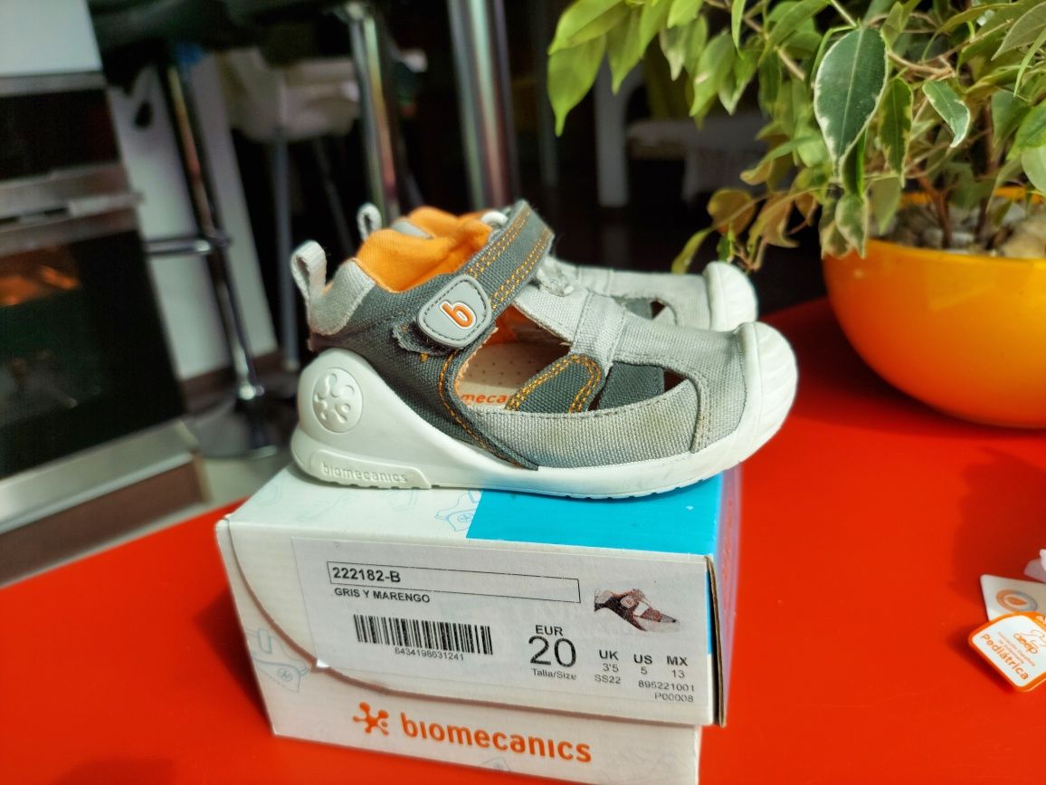 Sandałki marki Biomecanics Rozmiar 20