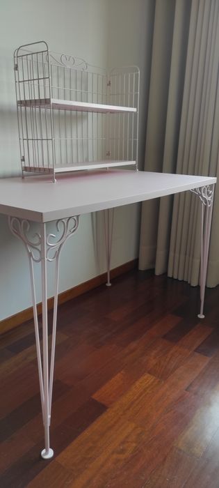 Secretária com estante