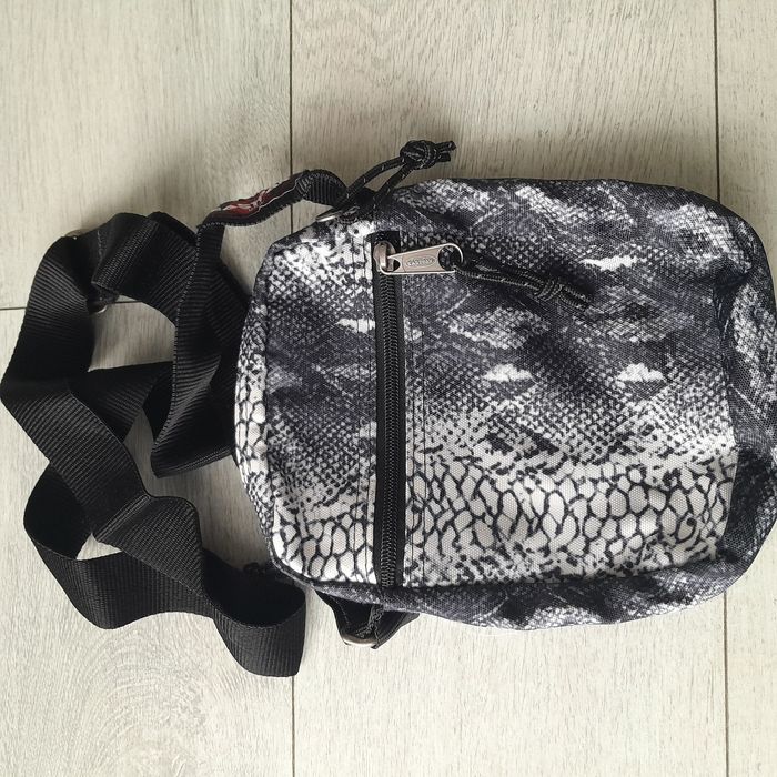 Nowa torebka na ramię wzor węża  Eastpak USA