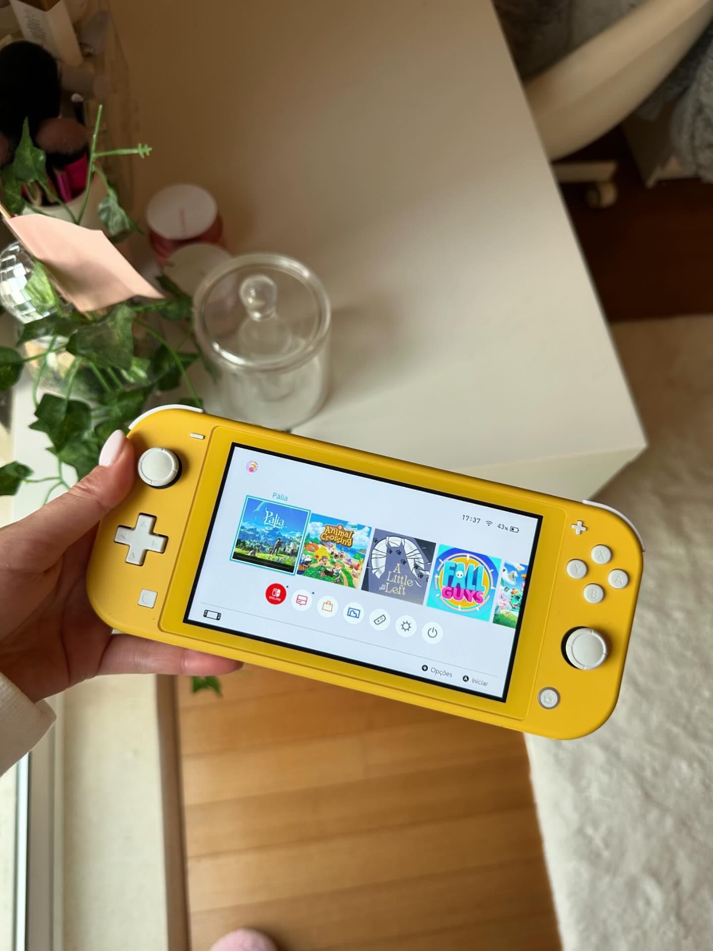 Nintendo Switch Lite Amarela