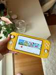 Nintendo Switch Lite Amarela