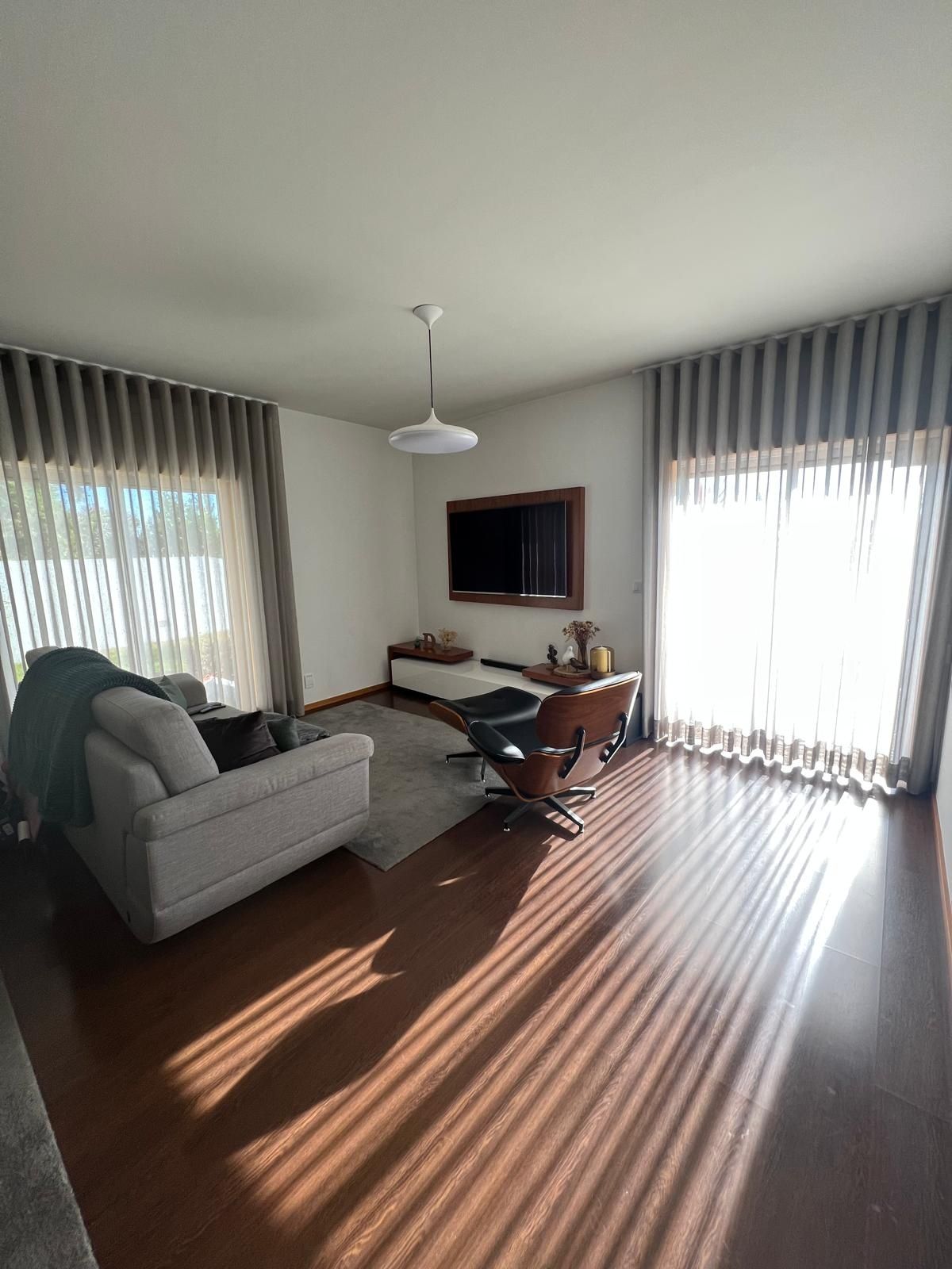Sofa cinzento 3 lugares como novo tecido lavavel