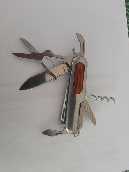 Canivete Multiuso novo conforme fotos.