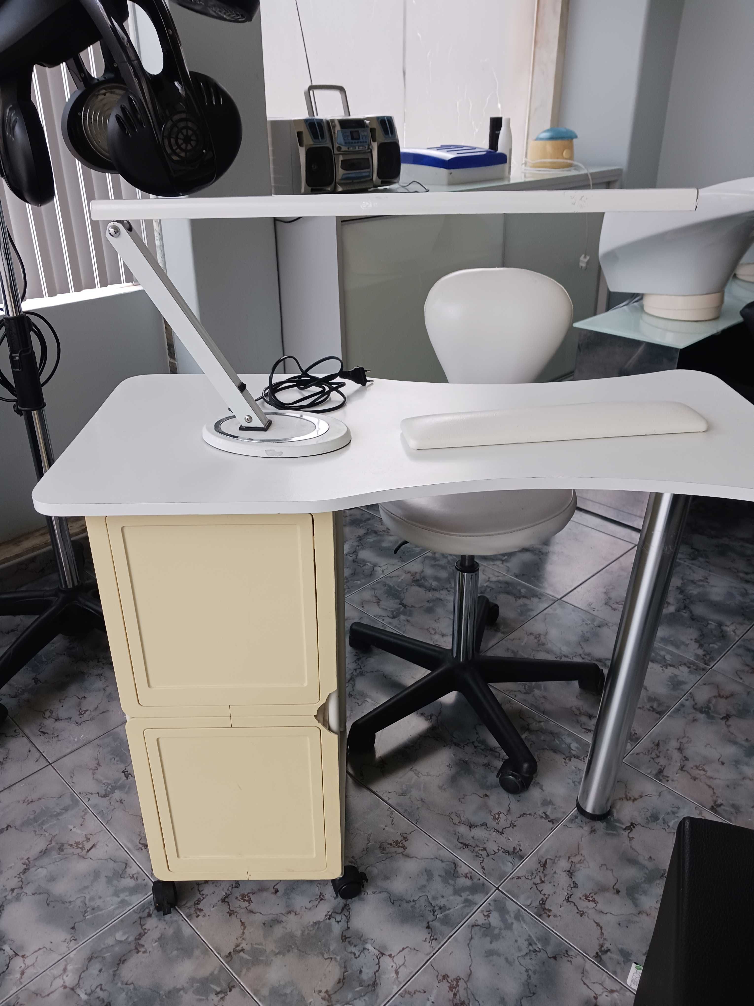 Mesa de Manicure c/ 3 gavetas com fechadura