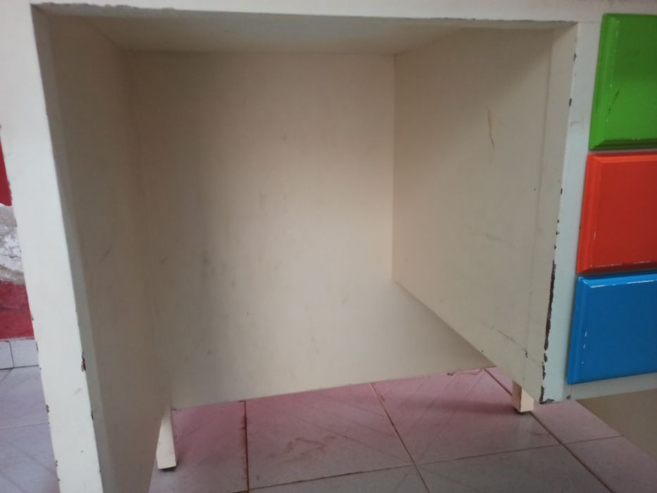 PARA RECUPERAR - secretária madeira com 3 gavetas e tampo de vidro