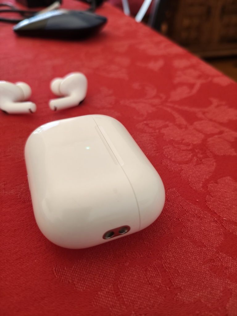 AirPods Pro em bom estado