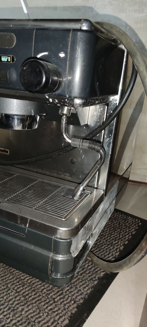 Ekspres lacimbali m32 bistro+młynek +pompa wody