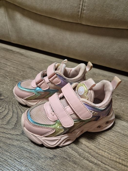 Дитячі кросівки б/у розмір 26