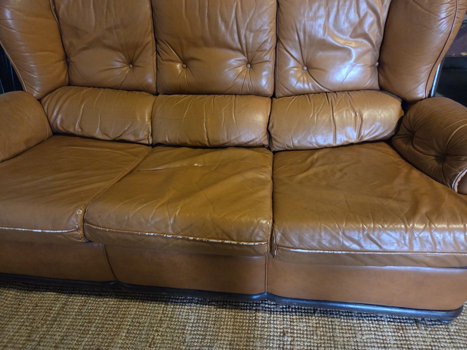 Conjunto de sofás em pele
