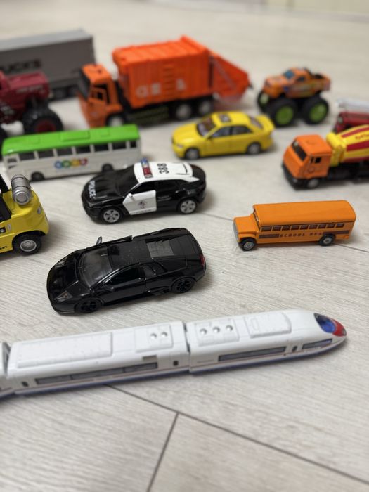 Набір іграшок-машинок! Одним набором!