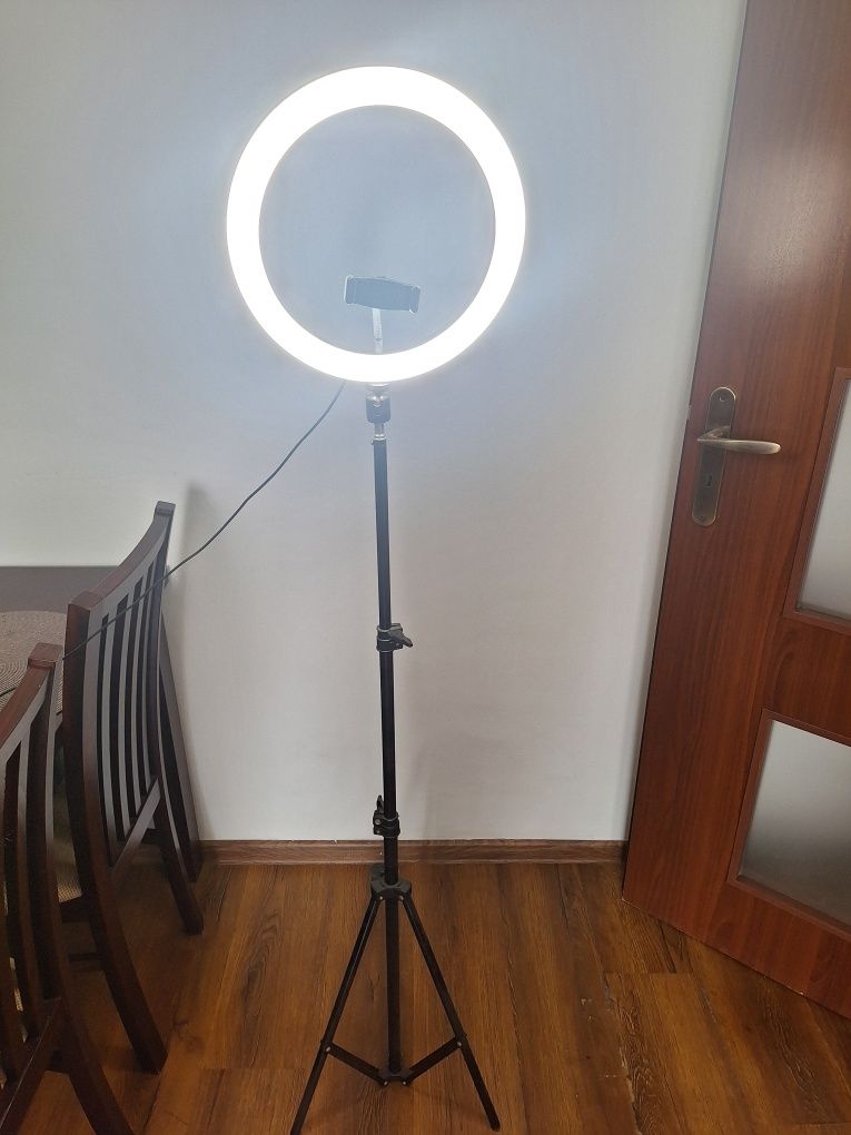 Lampa pierścieniowa led