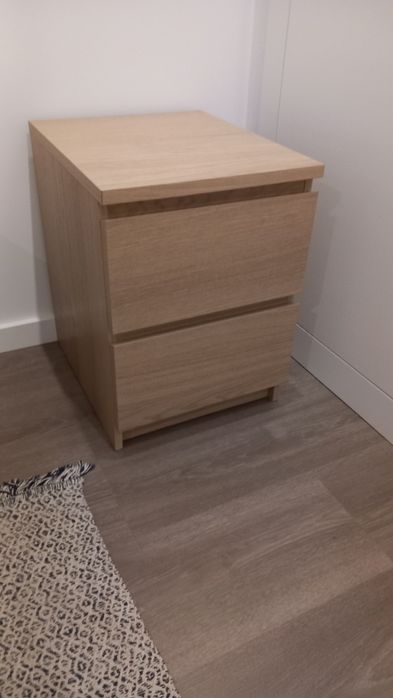 Mesa de cabeceira malm