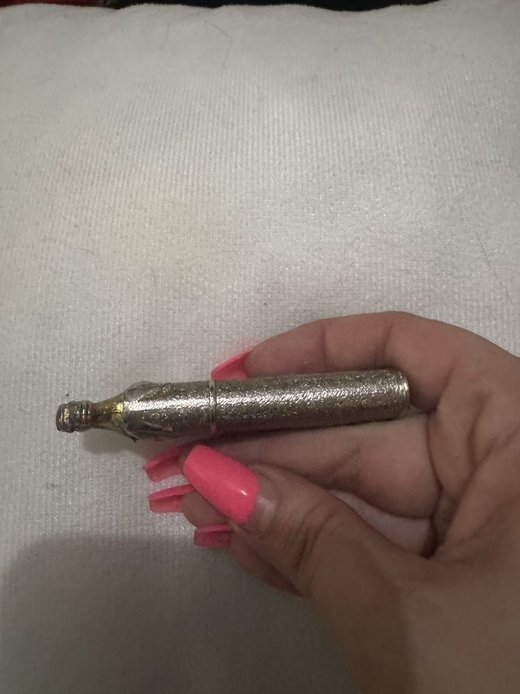 Isqueiro muito bonito e antigo