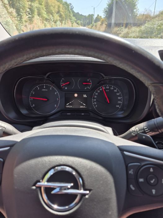 Opel Combo 1.5 130cv Caixa automática 8v