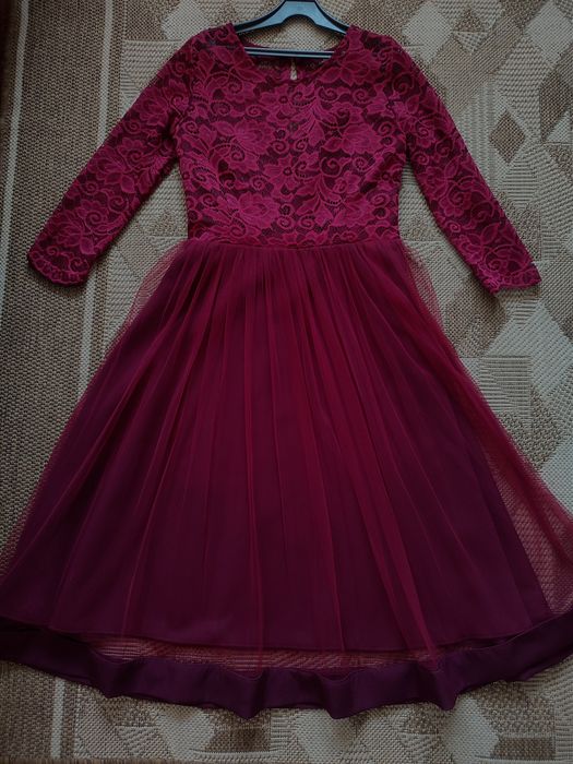 Продам сукню святкову