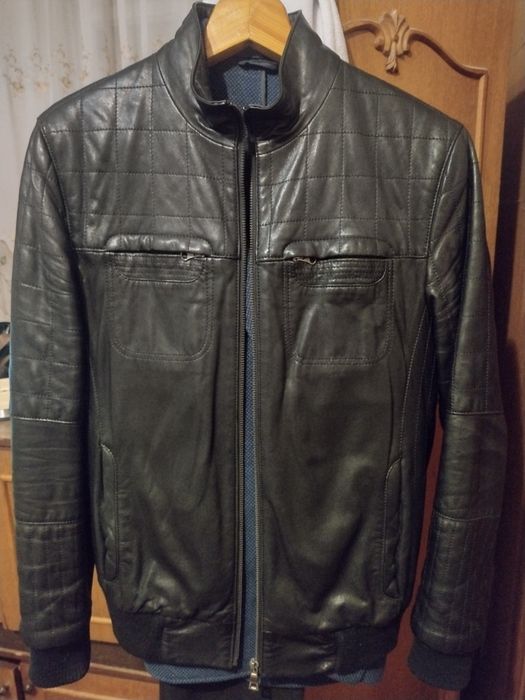 Чоловіча шкіряна куртка-бомбер