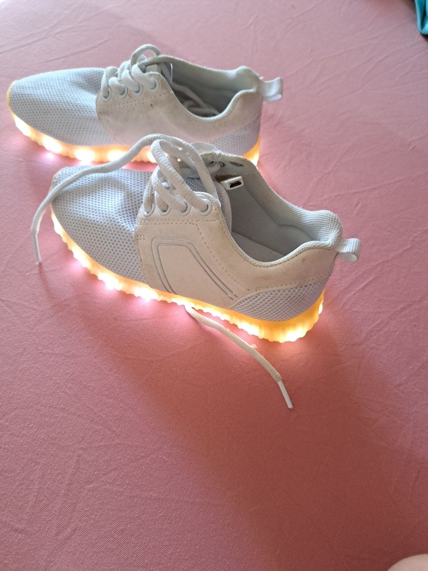 Buty dziecięce  sportowe świecące  led