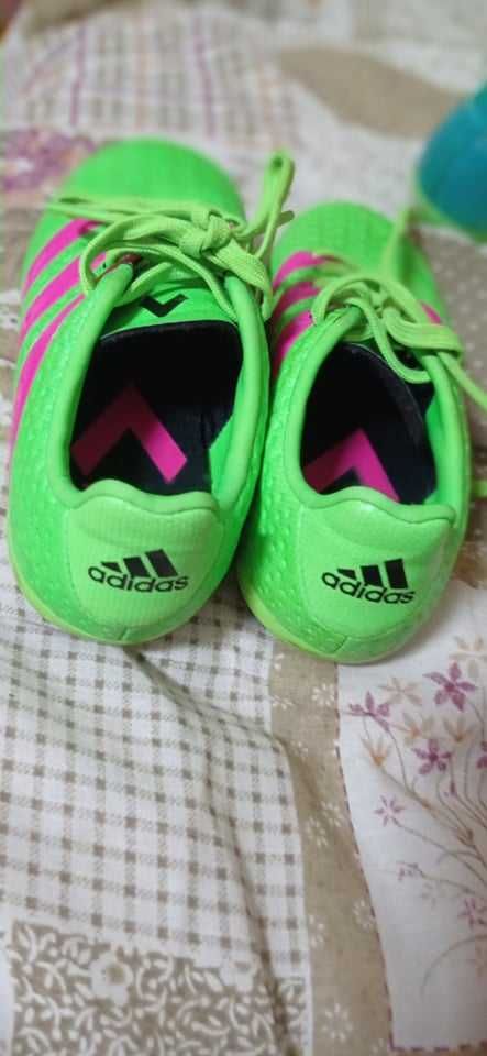 Chuteiras adidas de criança