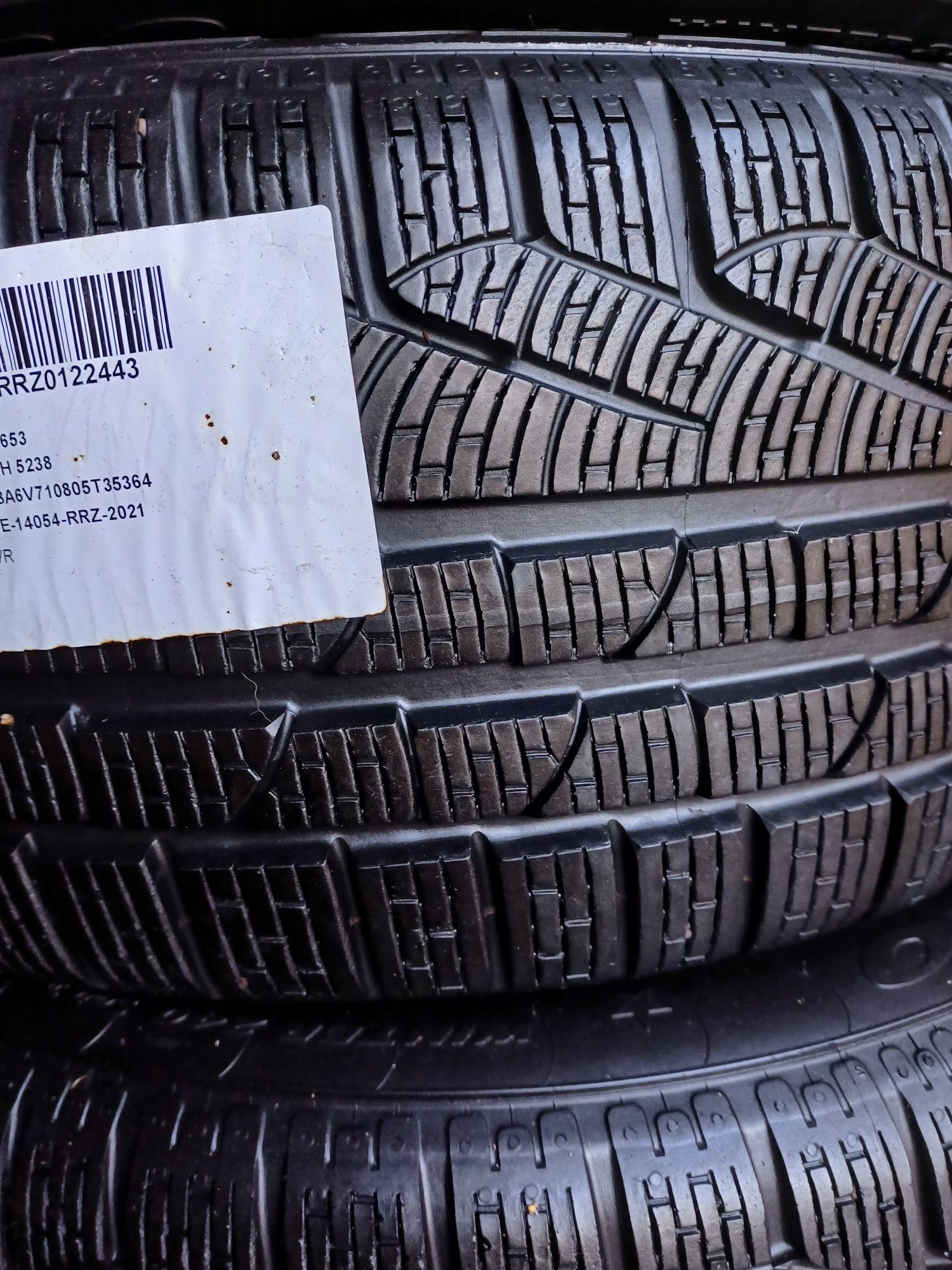 Opony zimowe 225/45/18 PIRELLI WINTER SOTTOZERO RUNFLAT BMW.Jak nowe.