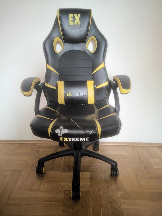 Biurko i fotel gamingowe = komplet