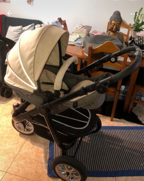 Carrinho cinza e beje zippy