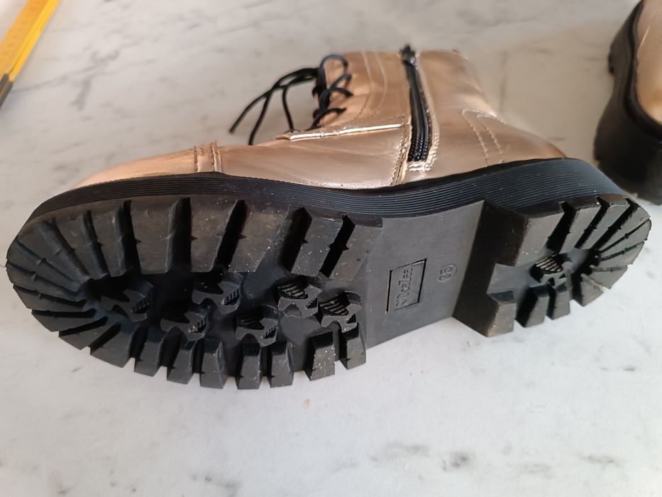 Buty dziewczęce kozaki trapery DeeZee rozmiar 35 złote glany