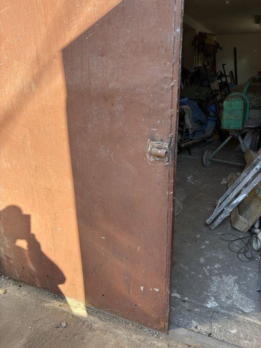 Sprzedam uzywane drzwi garazowe 240na 210 cm