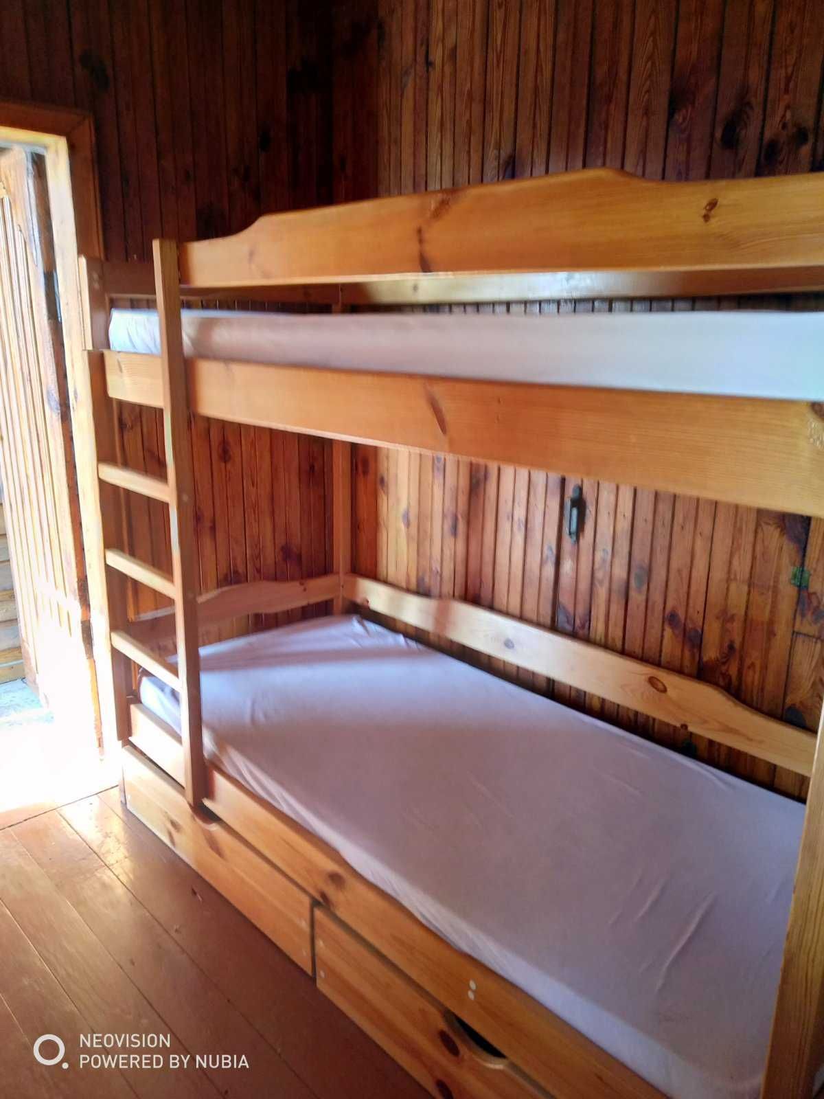 Кровать двухярусная деревянная с матрасами.Ліжко двухярусне.