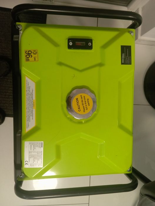 Бензиновий генератор