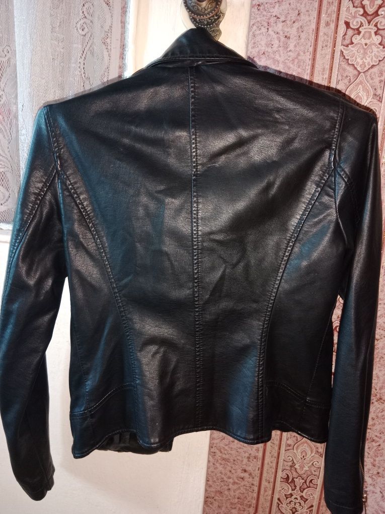 Продам кожанку xs
