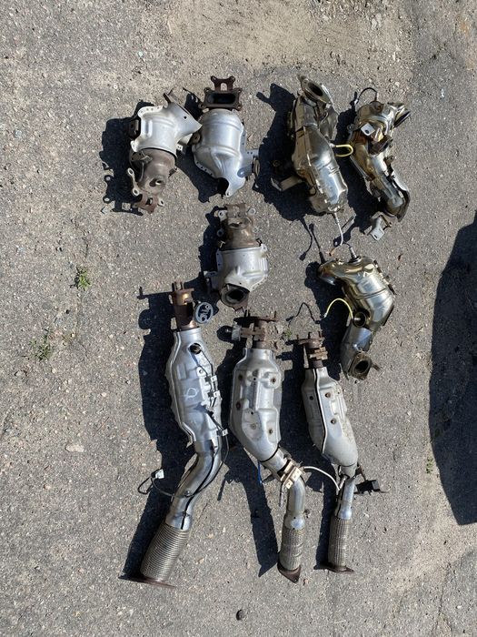 Коллектор выпускной с катализатором Nissan Rogue Т33 2021 2.5 та 1.5т