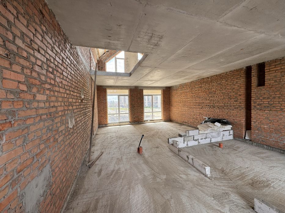 Продаж таунхаусу 134м2, 4 сотки подвірʼя с. Святопетрівське