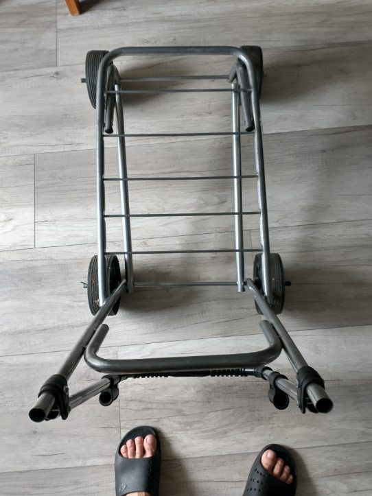 Wózek transportowy czterokołowy składany
