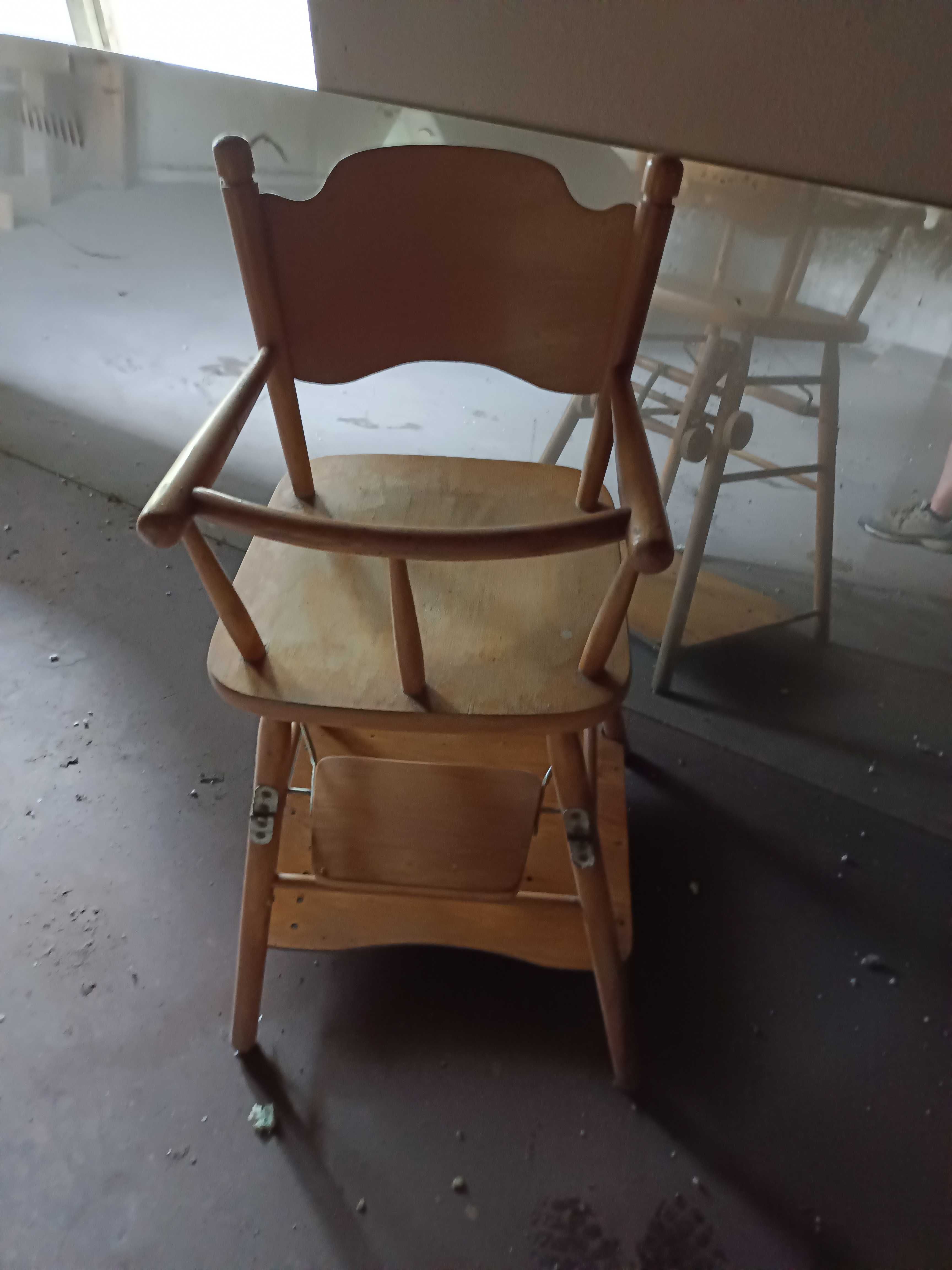 Stare PRL krzesełko do karmienia bukowe