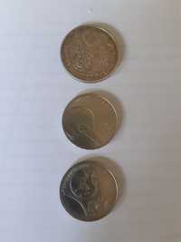 3 moedas de colecção, uma de 5€ em prata, duas de 2,5£