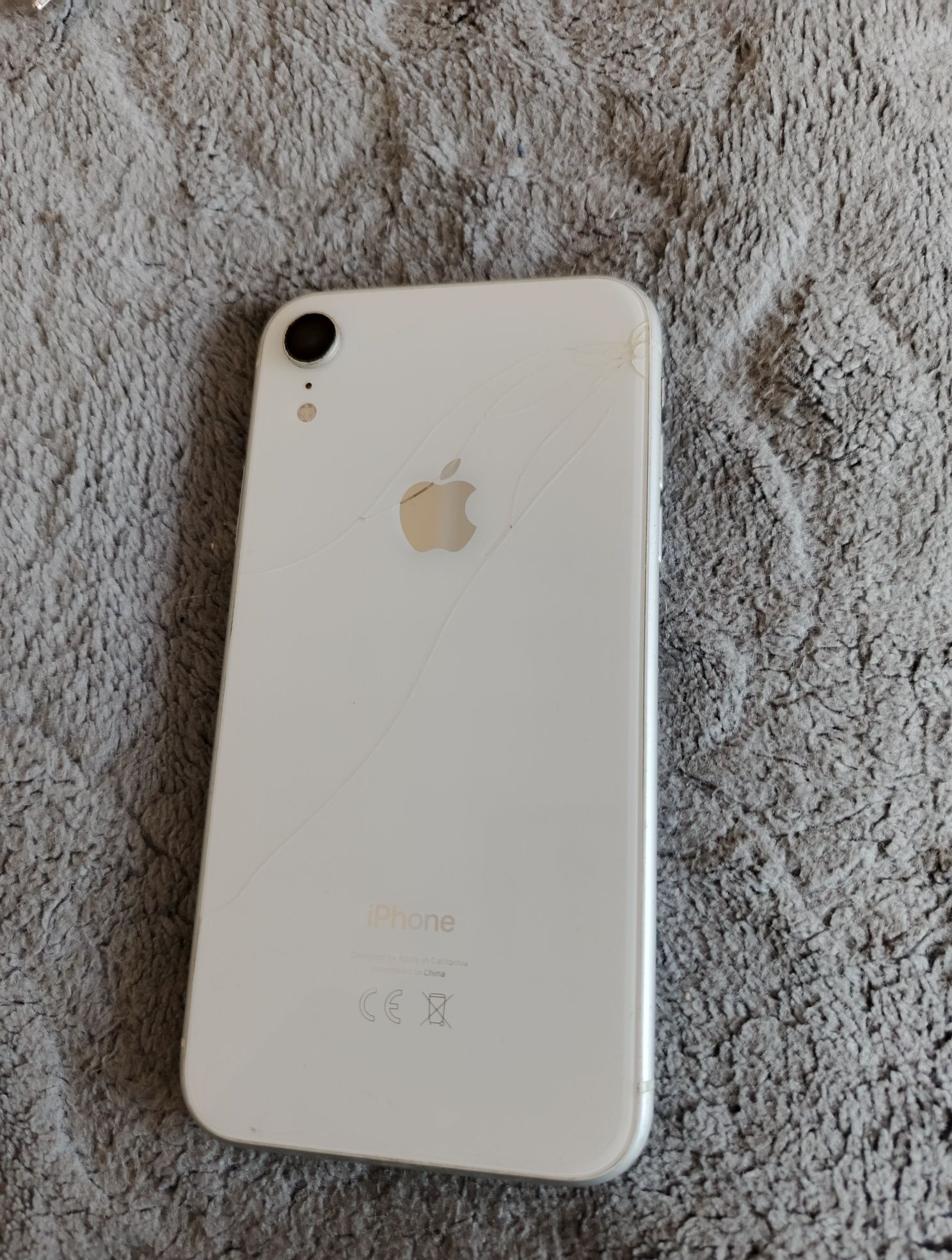 iPhone xr 64GB zbite plecki