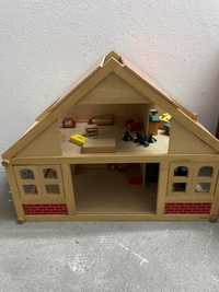 Casa de madeira menina
