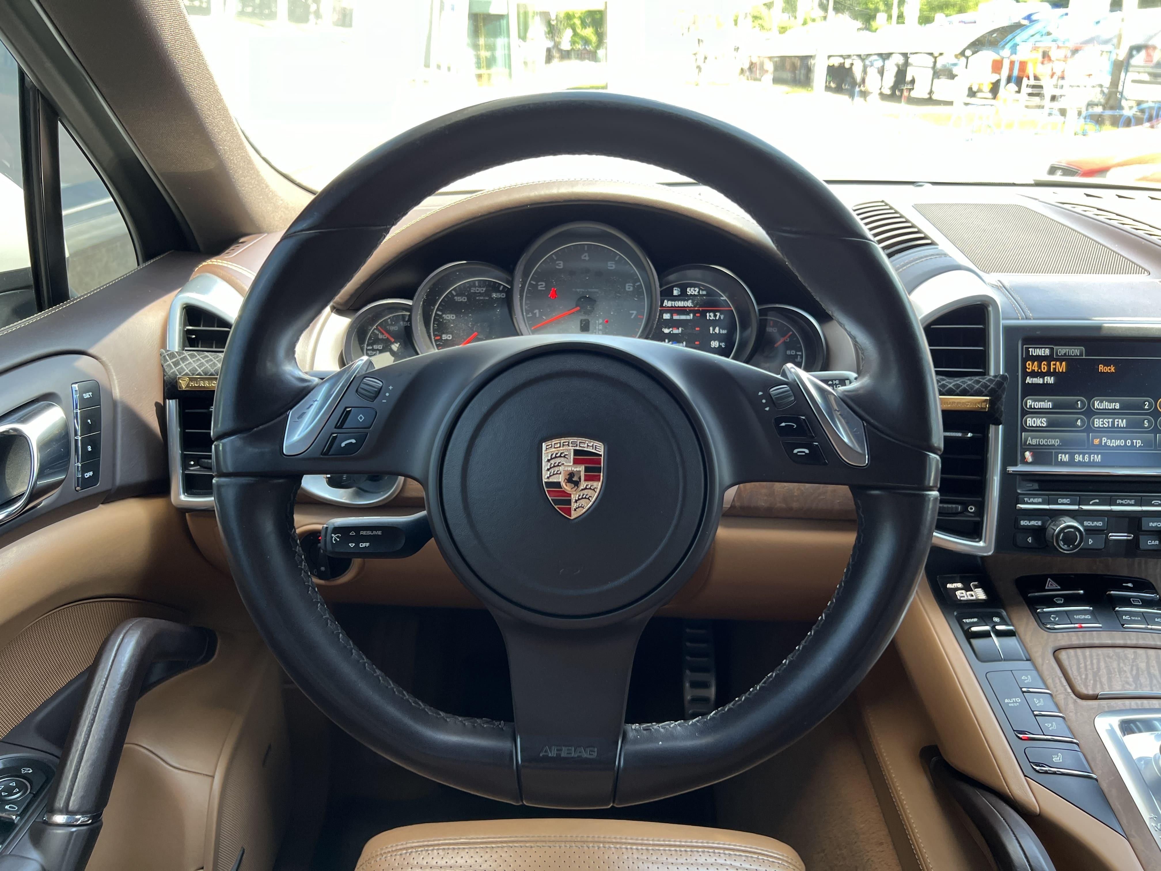 Porsche Cayenne 2011 року