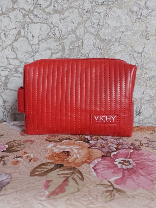 Брендова  косметичка Vichy